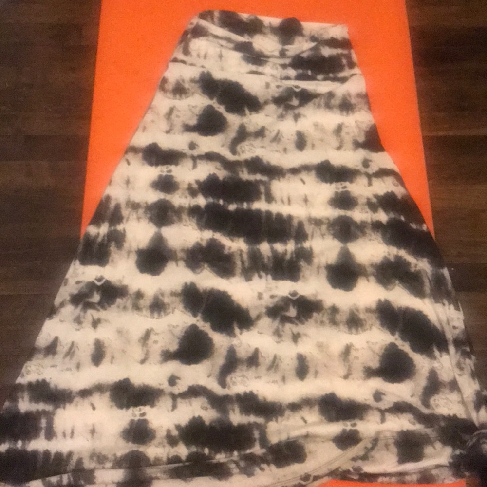 Black and white tie dye maxi skirt